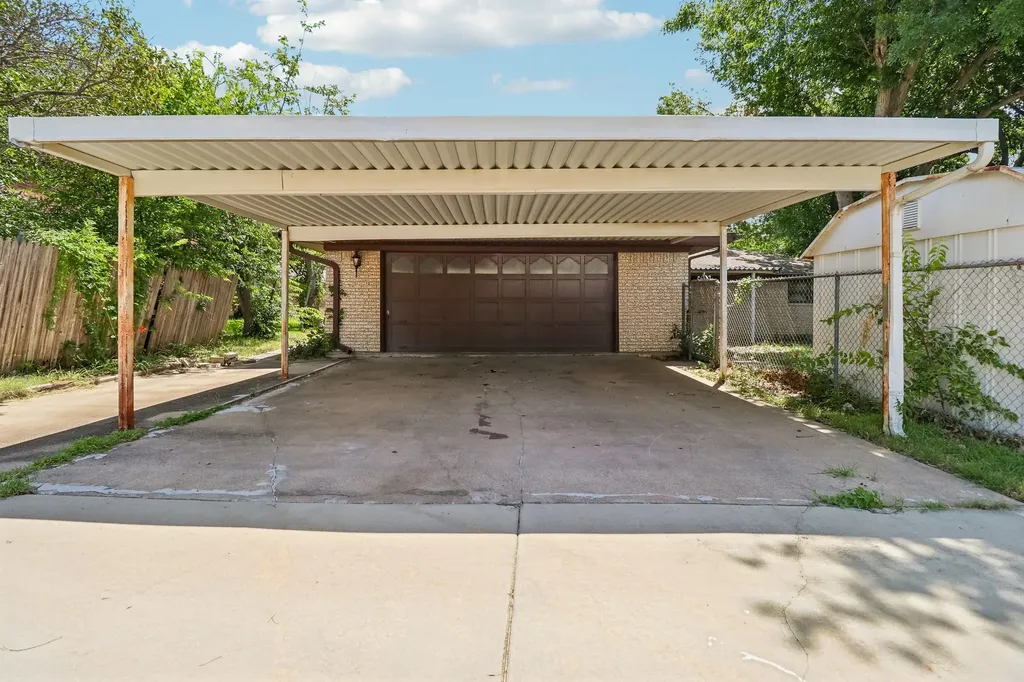 2030 Huntington Drive Grand Prairie TX 75051