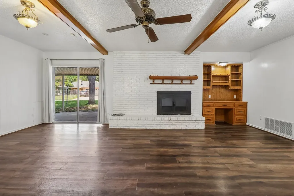 2030 Huntington Drive Grand Prairie TX 75051