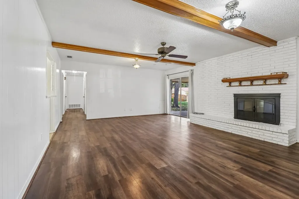 2030 Huntington Drive Grand Prairie TX 75051