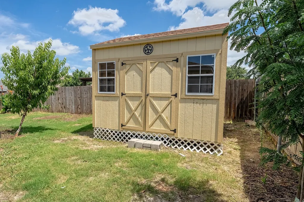 1219 Eagles Nest Trail Krum TX 76249