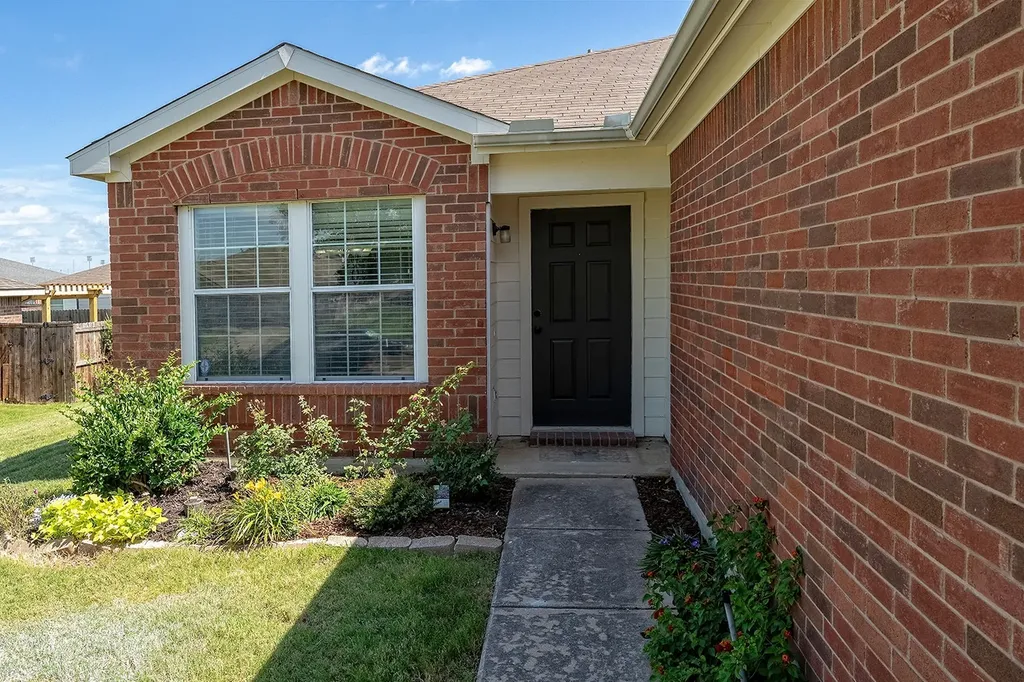 1219 Eagles Nest Trail Krum TX 76249