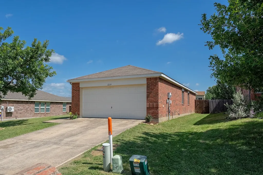 1219 Eagles Nest Trail Krum TX 76249