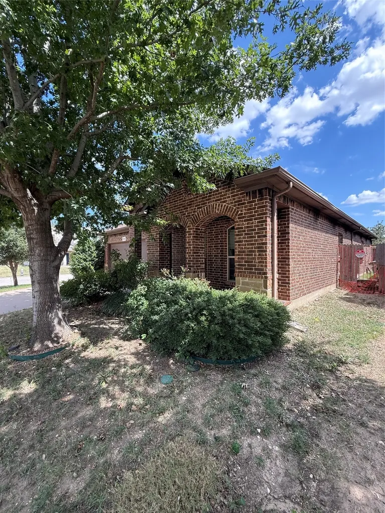 333 Branding Iron Trail Fort Worth TX 76131