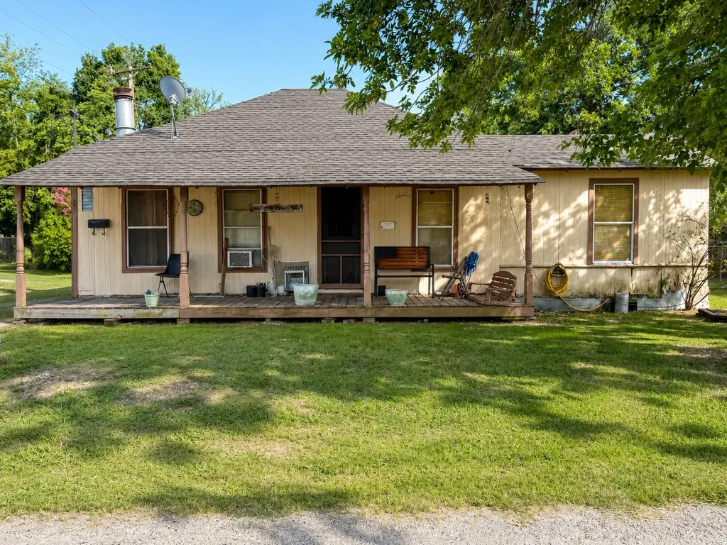 601 SW 2nd Street Kerens TX 75144