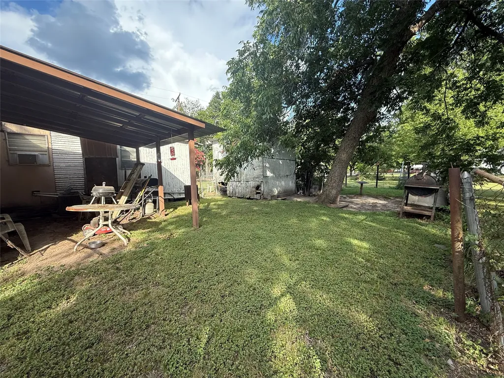 601 SW 2nd Street Kerens TX 75144