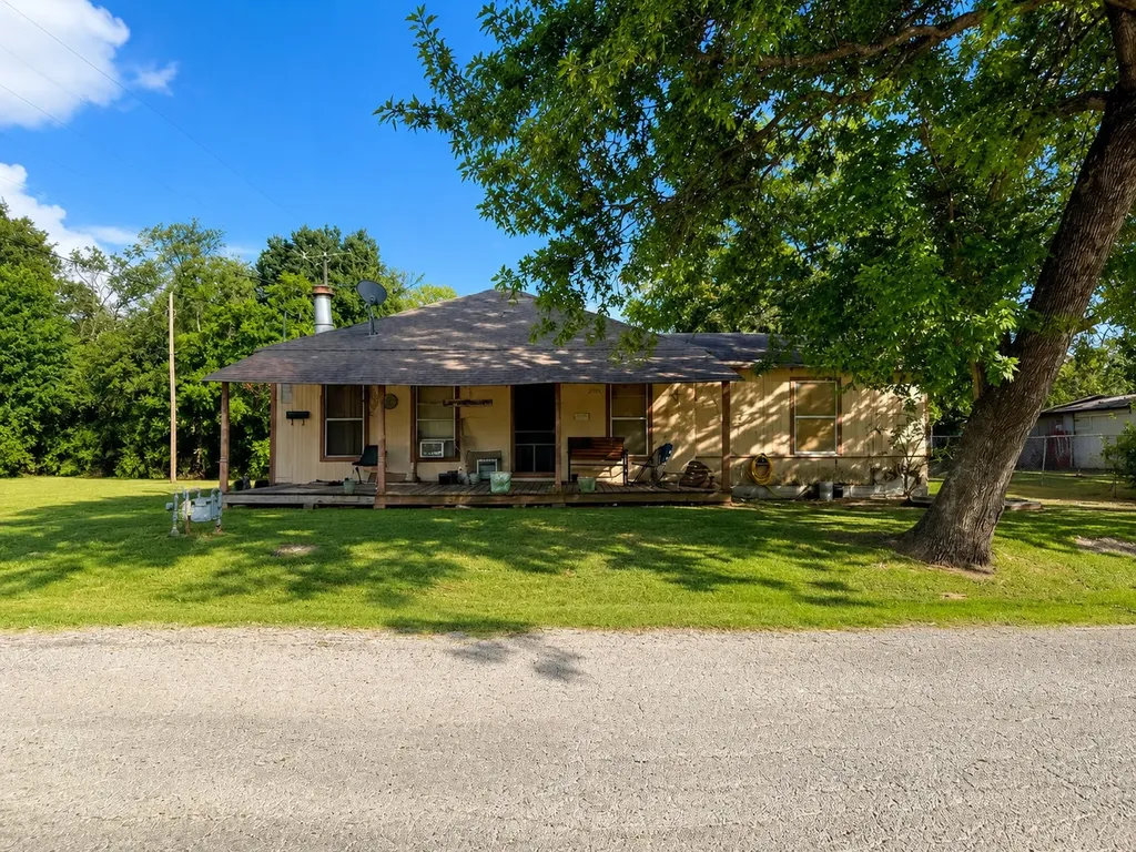601 SW 2nd Street Kerens TX 75144