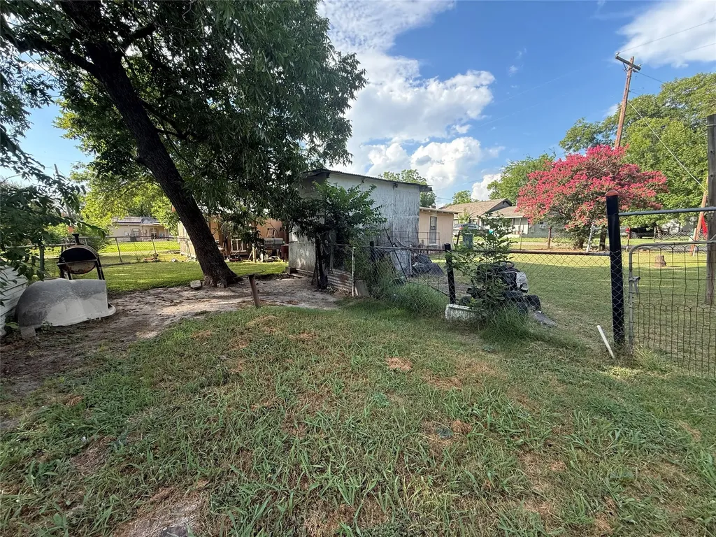 601 SW 2nd Street Kerens TX 75144