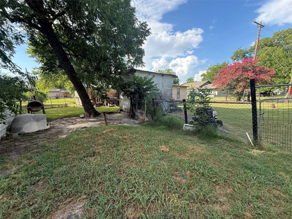 601 SW 2nd Street Kerens TX 75144