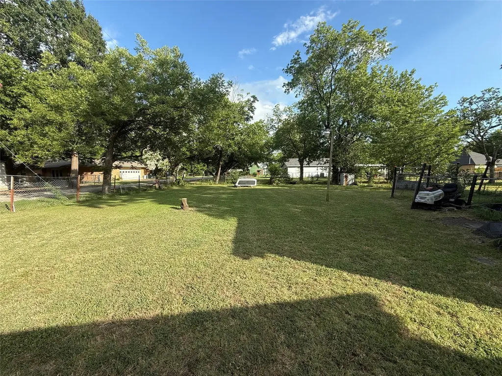 601 SW 2nd Street Kerens TX 75144