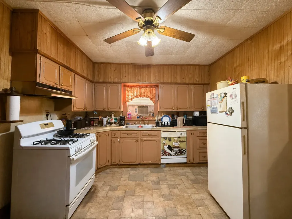601 SW 2nd Street Kerens TX 75144