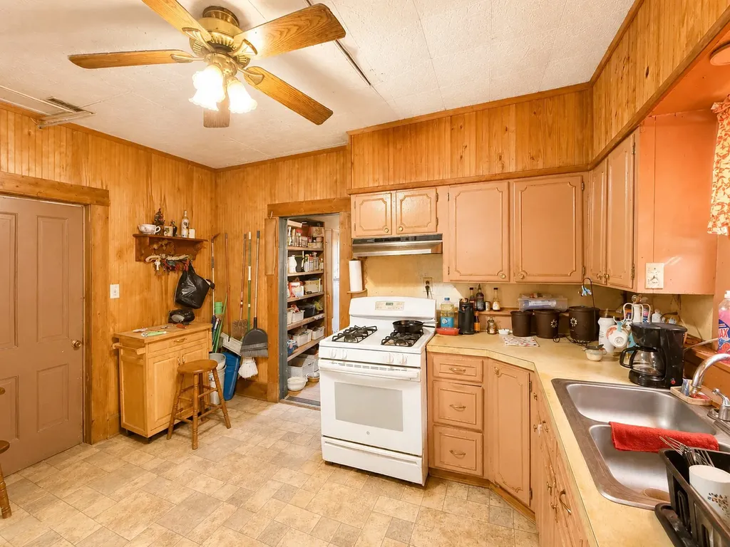 601 SW 2nd Street Kerens TX 75144