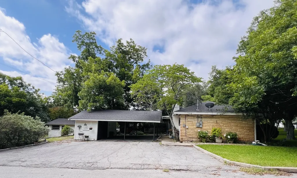 804 N Elm Street Comanche TX 76442
