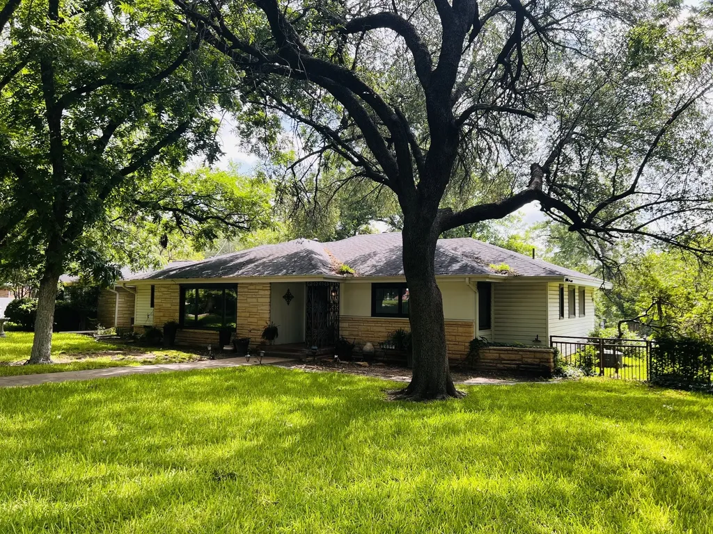 804 N Elm Street Comanche TX 76442
