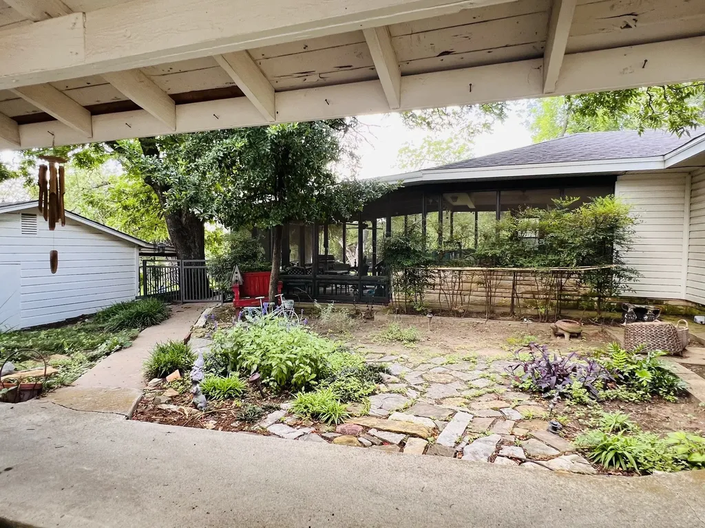 804 N Elm Street Comanche TX 76442