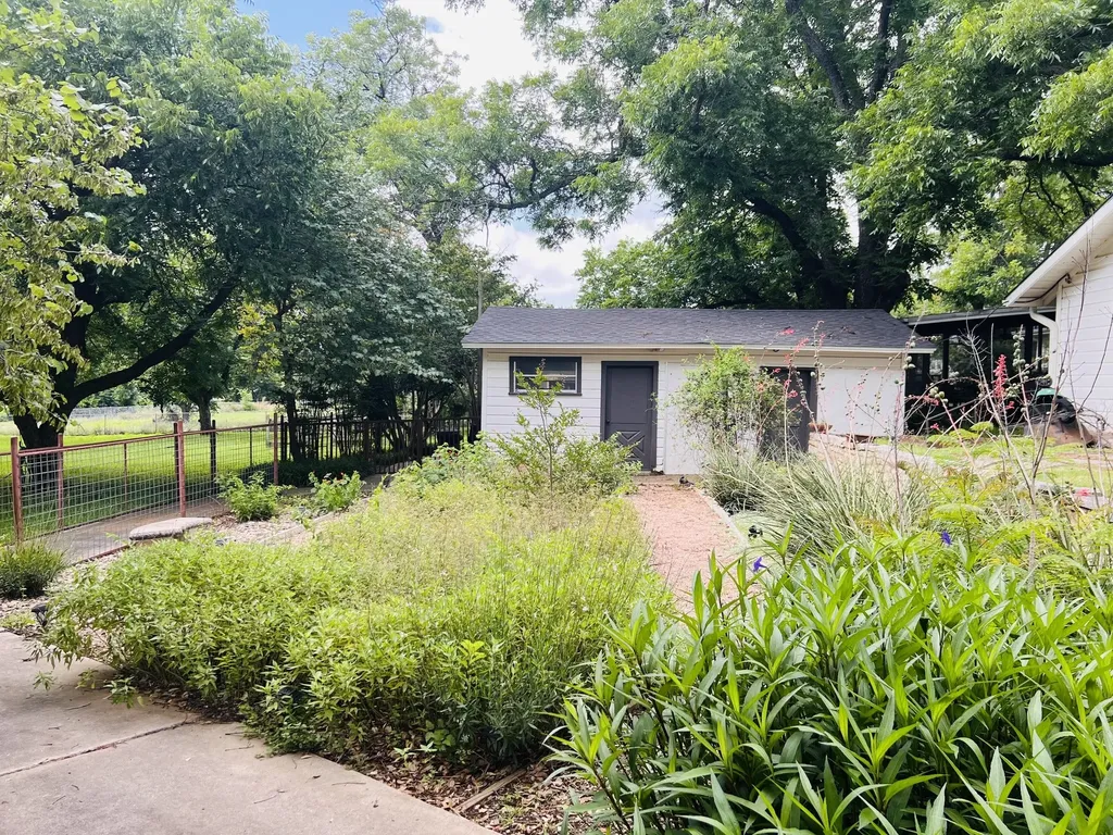 804 N Elm Street Comanche TX 76442