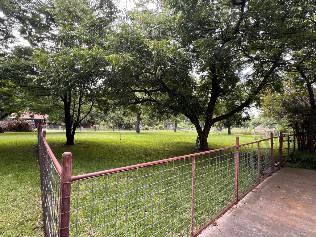 804 N Elm Street Comanche TX 76442