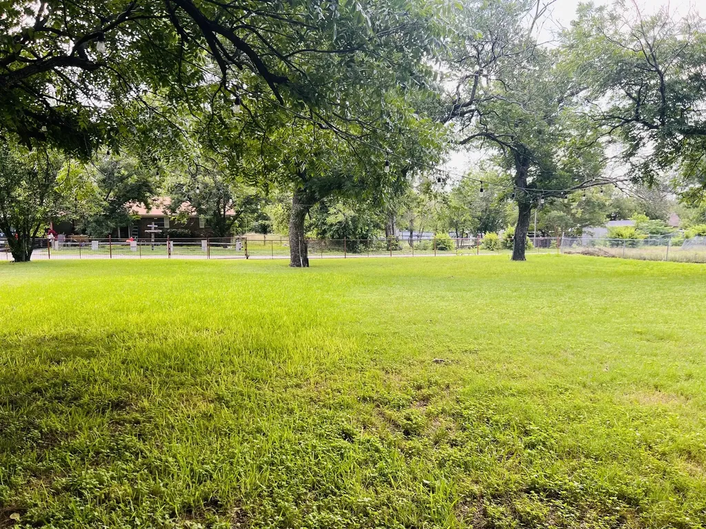 804 N Elm Street Comanche TX 76442