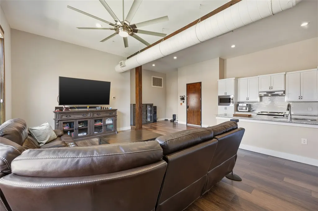 2502 Live Oak Street Dallas TX 75204