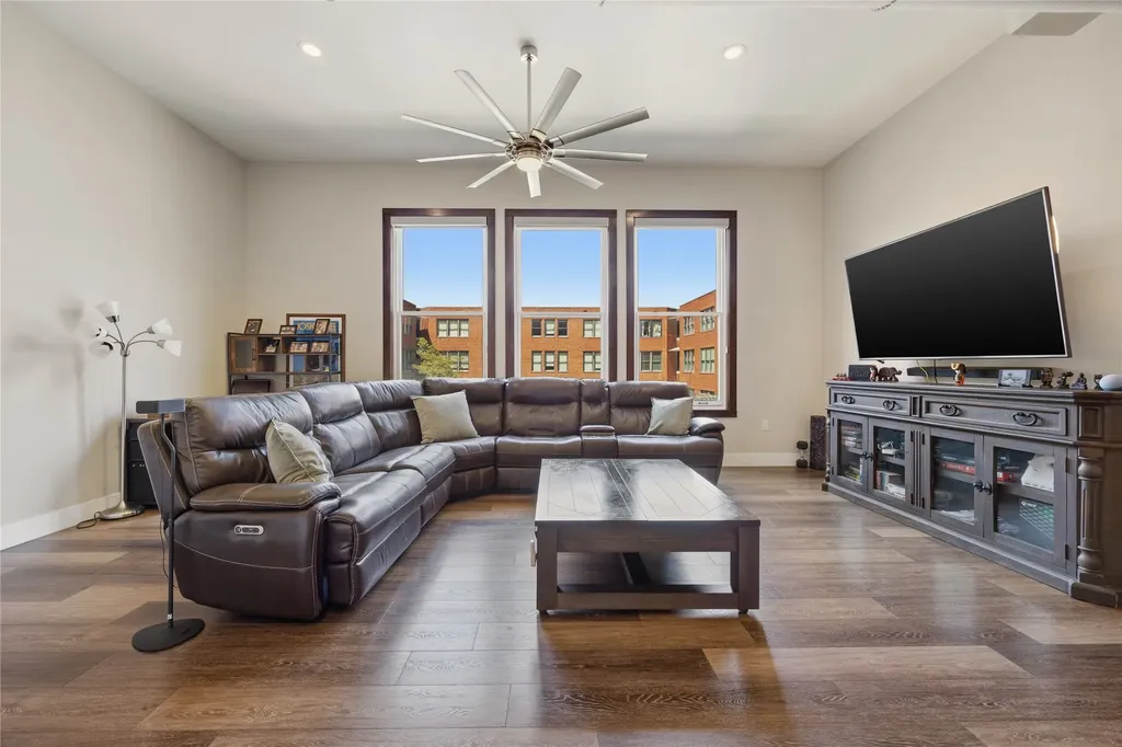 2502 Live Oak Street Dallas TX 75204
