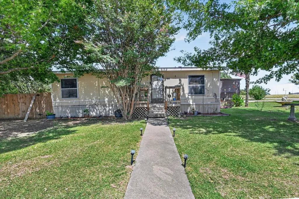 1103 Burnett Boulevard Alvarado TX 76009