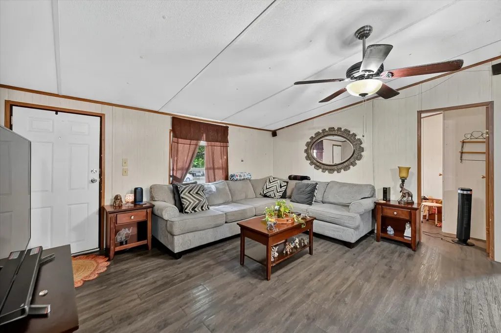 1103 Burnett Boulevard Alvarado TX 76009
