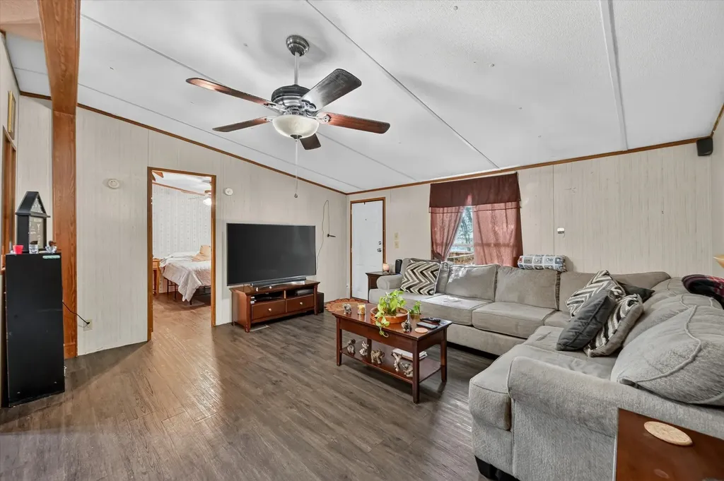 1103 Burnett Boulevard Alvarado TX 76009