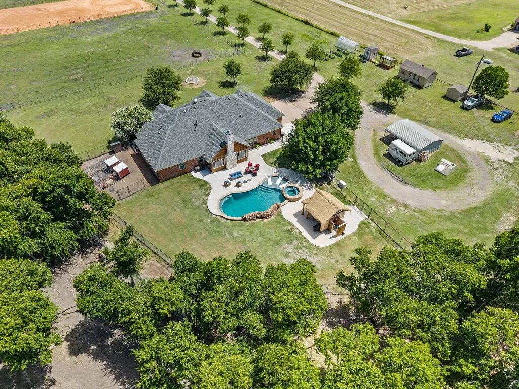 1216 West Road Waxahachie TX 75165