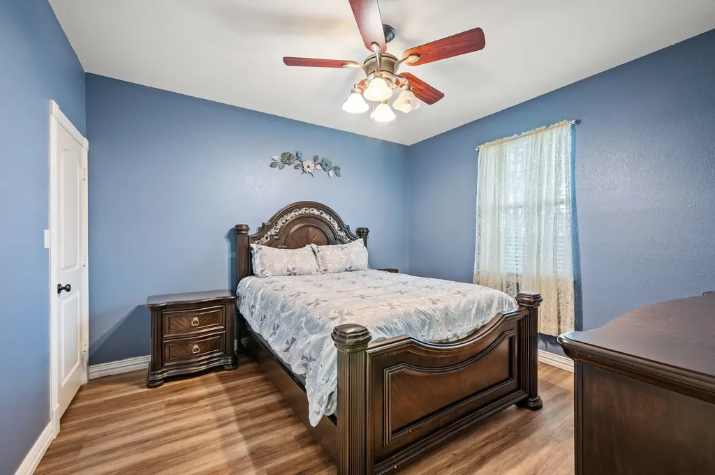 1216 West Road Waxahachie TX 75165