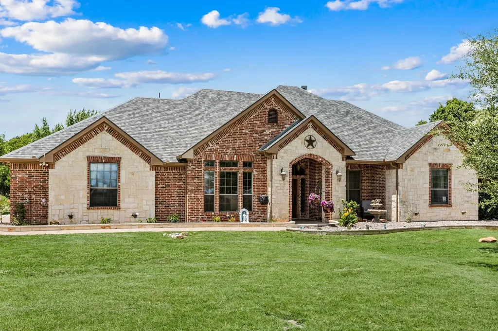 1216 West Road Waxahachie TX 75165