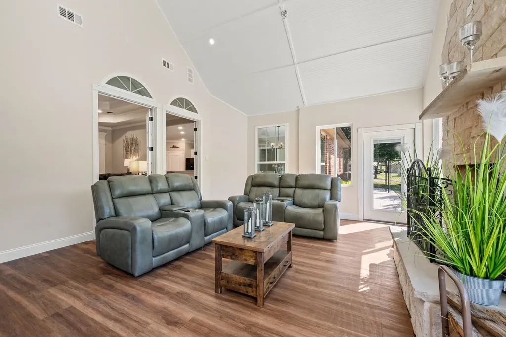 1216 West Road Waxahachie TX 75165