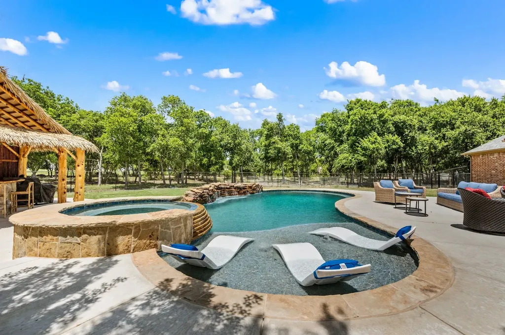 1216 West Road Waxahachie TX 75165