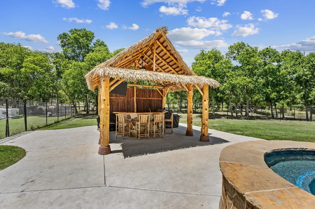 1216 West Road Waxahachie TX 75165