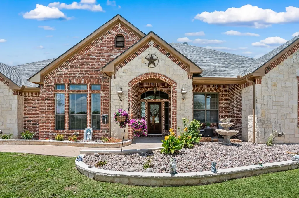 1216 West Road Waxahachie TX 75165