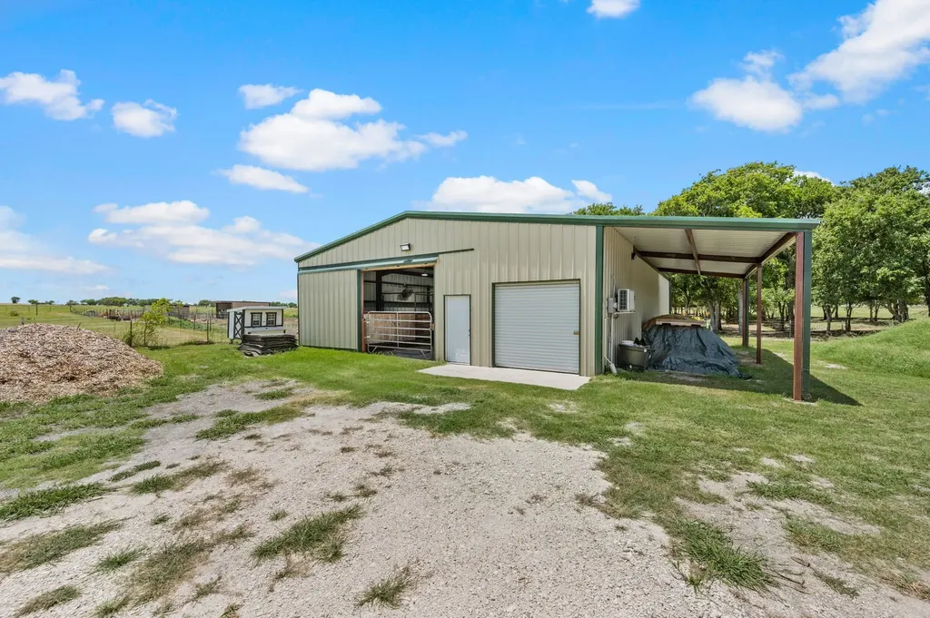 1216 West Road Waxahachie TX 75165