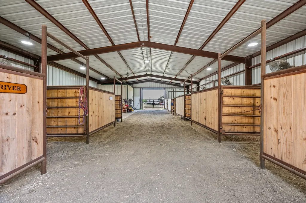 1216 West Road Waxahachie TX 75165