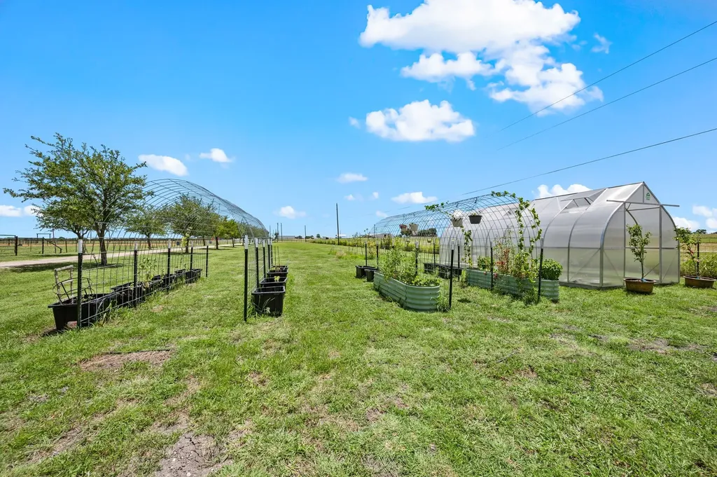 1216 West Road Waxahachie TX 75165