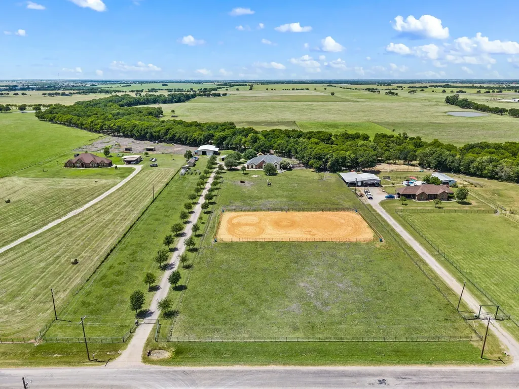 1216 West Road Waxahachie TX 75165