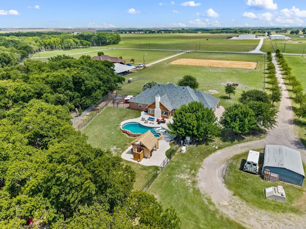 1216 West Road Waxahachie TX 75165