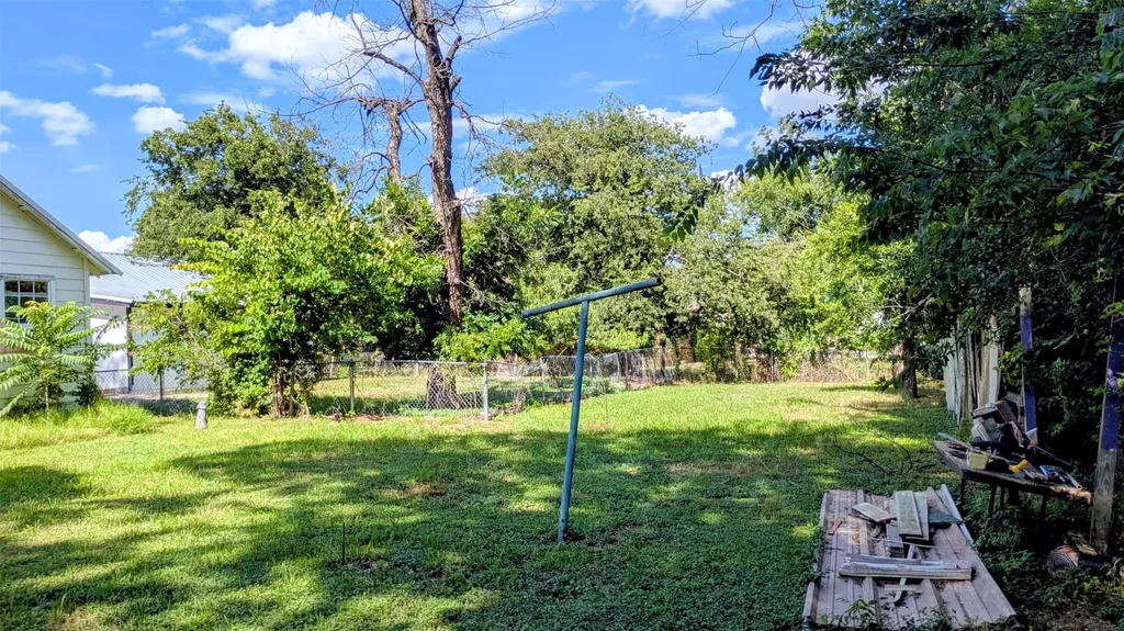 102 E Oak Avenue Comanche TX 76442