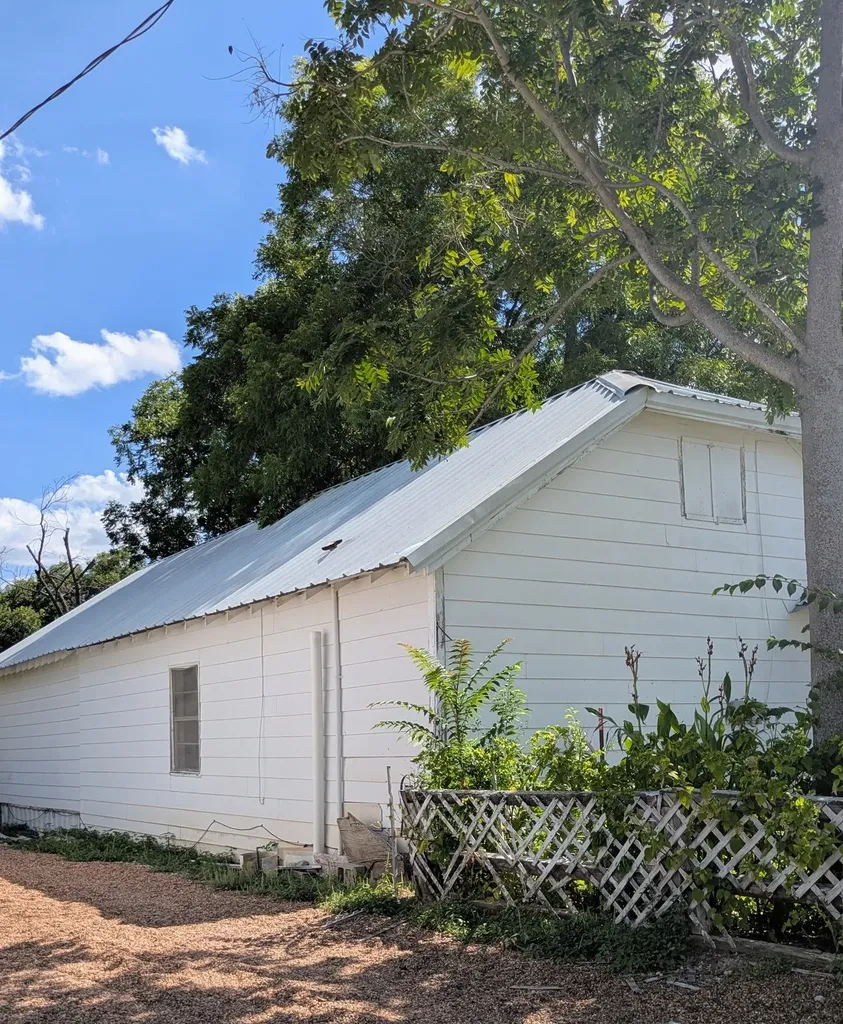 102 E Oak Avenue Comanche TX 76442