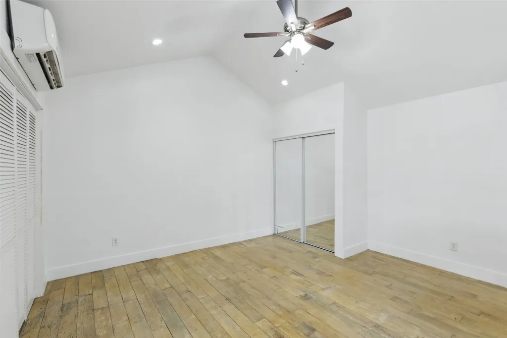 820 W 10th Street Dallas TX 75208