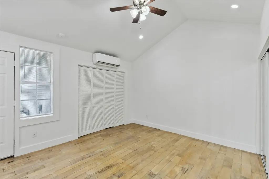 820 W 10th Street Dallas TX 75208