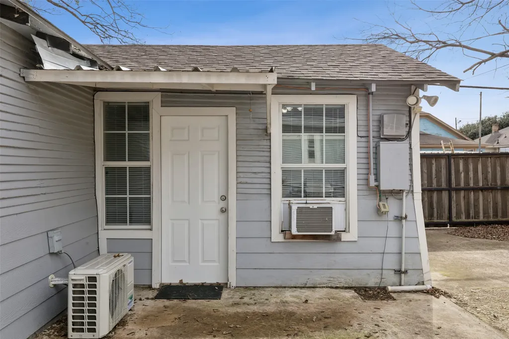 820 W 10th Street Dallas TX 75208