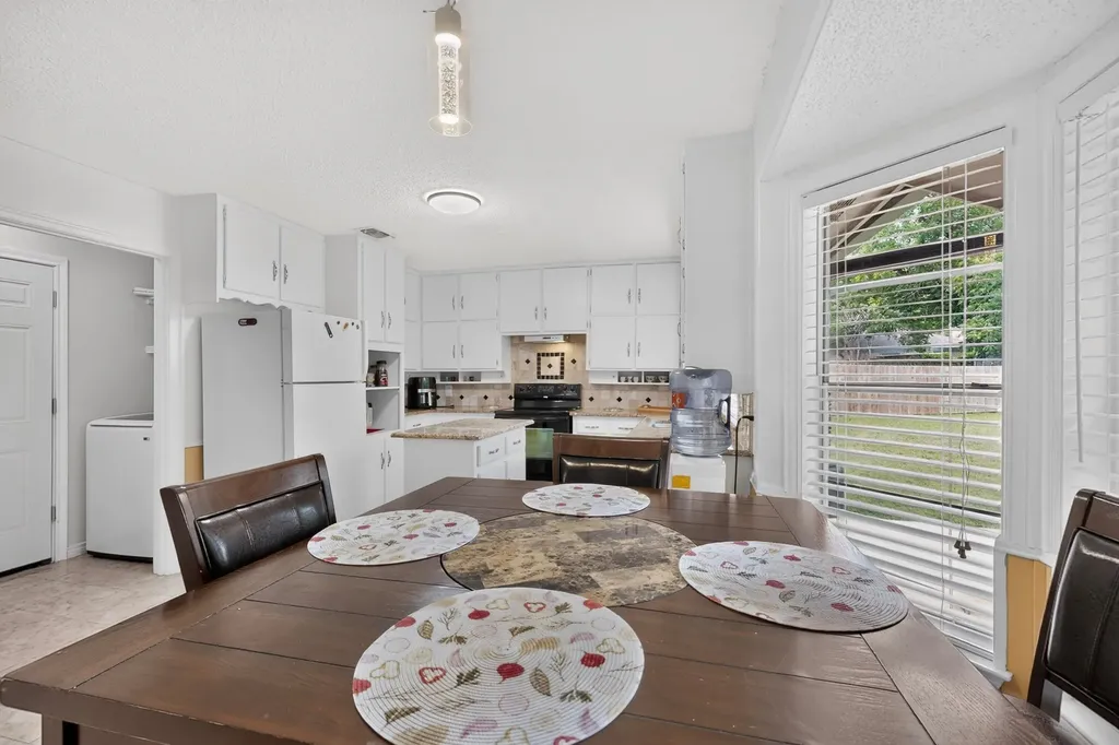 908 Hillside Court Bedford TX 76022