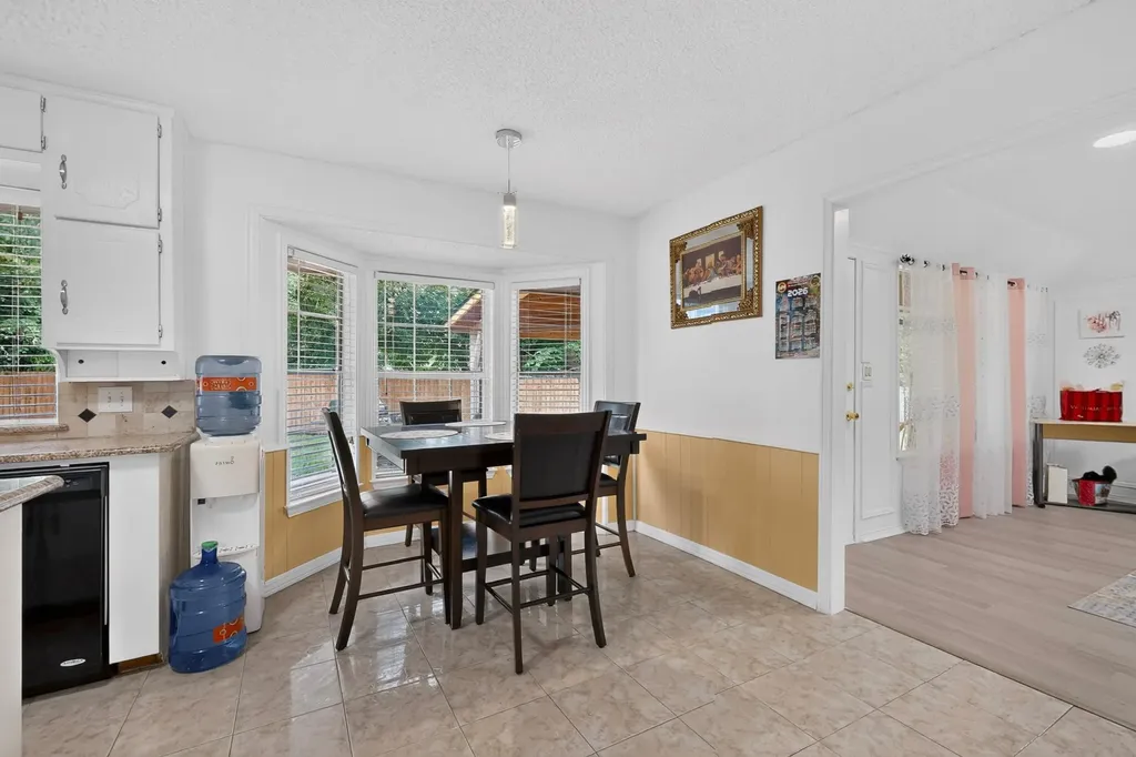908 Hillside Court Bedford TX 76022