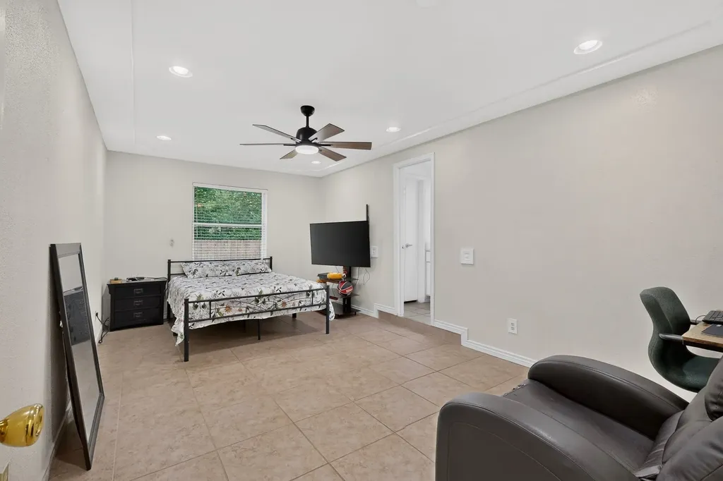 908 Hillside Court Bedford TX 76022