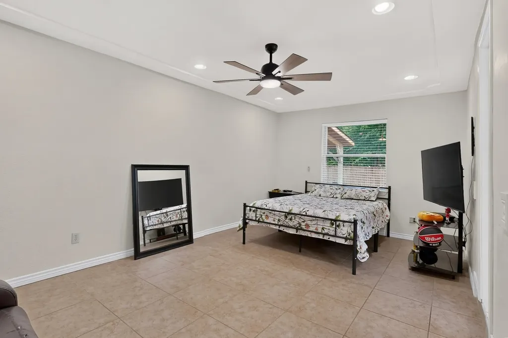 908 Hillside Court Bedford TX 76022