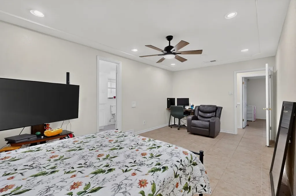 908 Hillside Court Bedford TX 76022