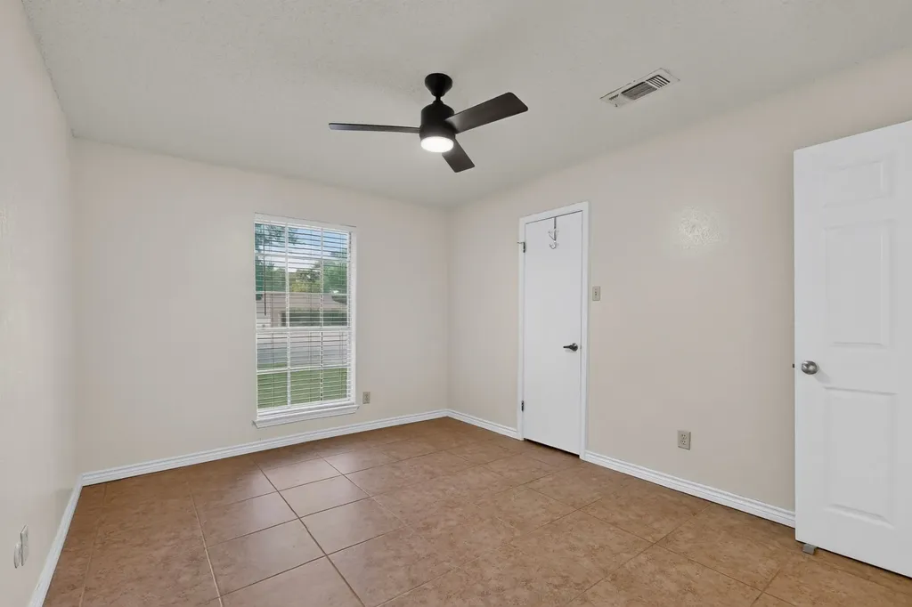 908 Hillside Court Bedford TX 76022