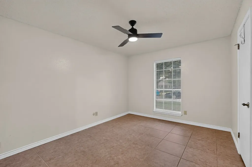 908 Hillside Court Bedford TX 76022